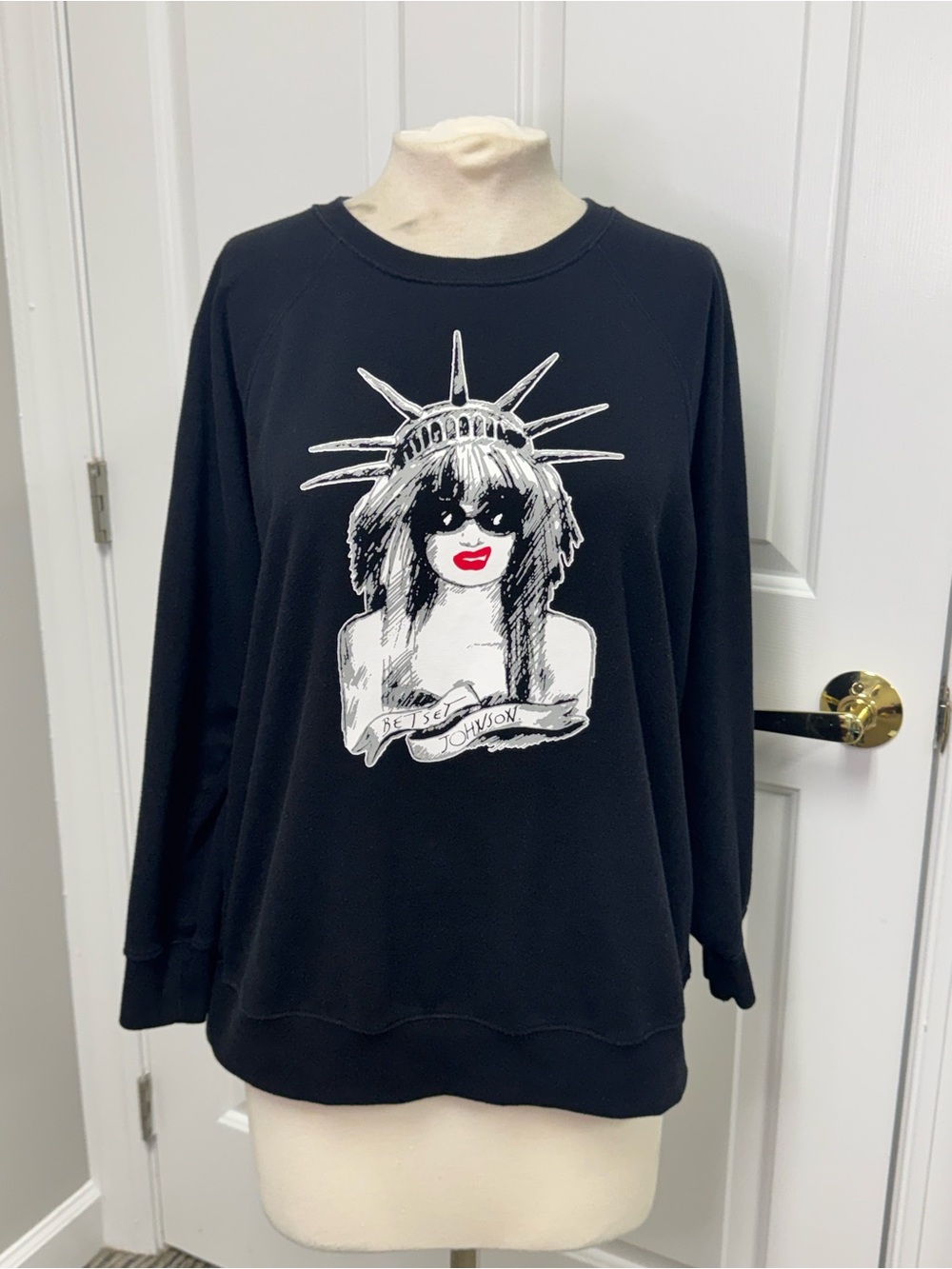 Betsey Johnson for Torrid Women’s Pullover Sweatshirt - Statue of Liberty Black